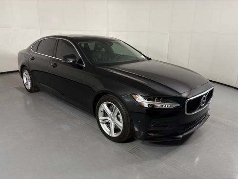 Used 2018 Volvo S90 T5 Momentum w/ Convenience Package FWD image 2