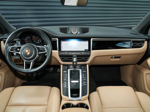 Certified 2021 Porsche Macan AWD/4WD image 30