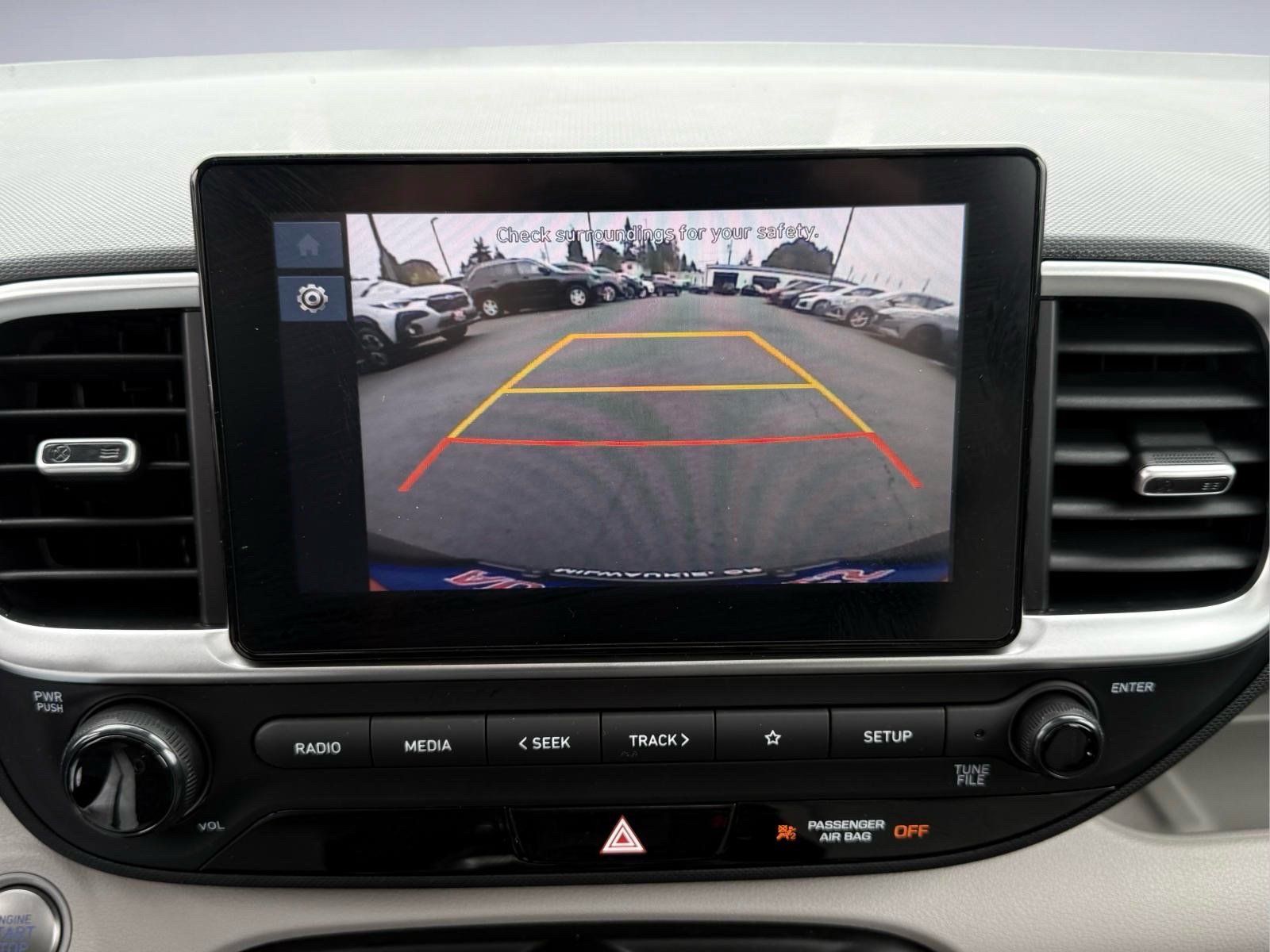 Used 2025 Hyundai Venue SEL FWD image 18