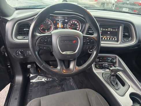 Used 2019 Dodge Challenger SXT image 2