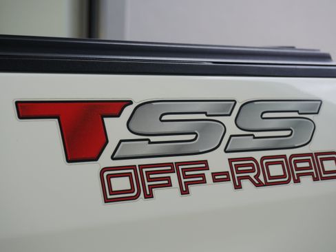 Used 2018 Toyota Tundra SR5 w/ SR5 Upgrade Package AWD/4WD image 37