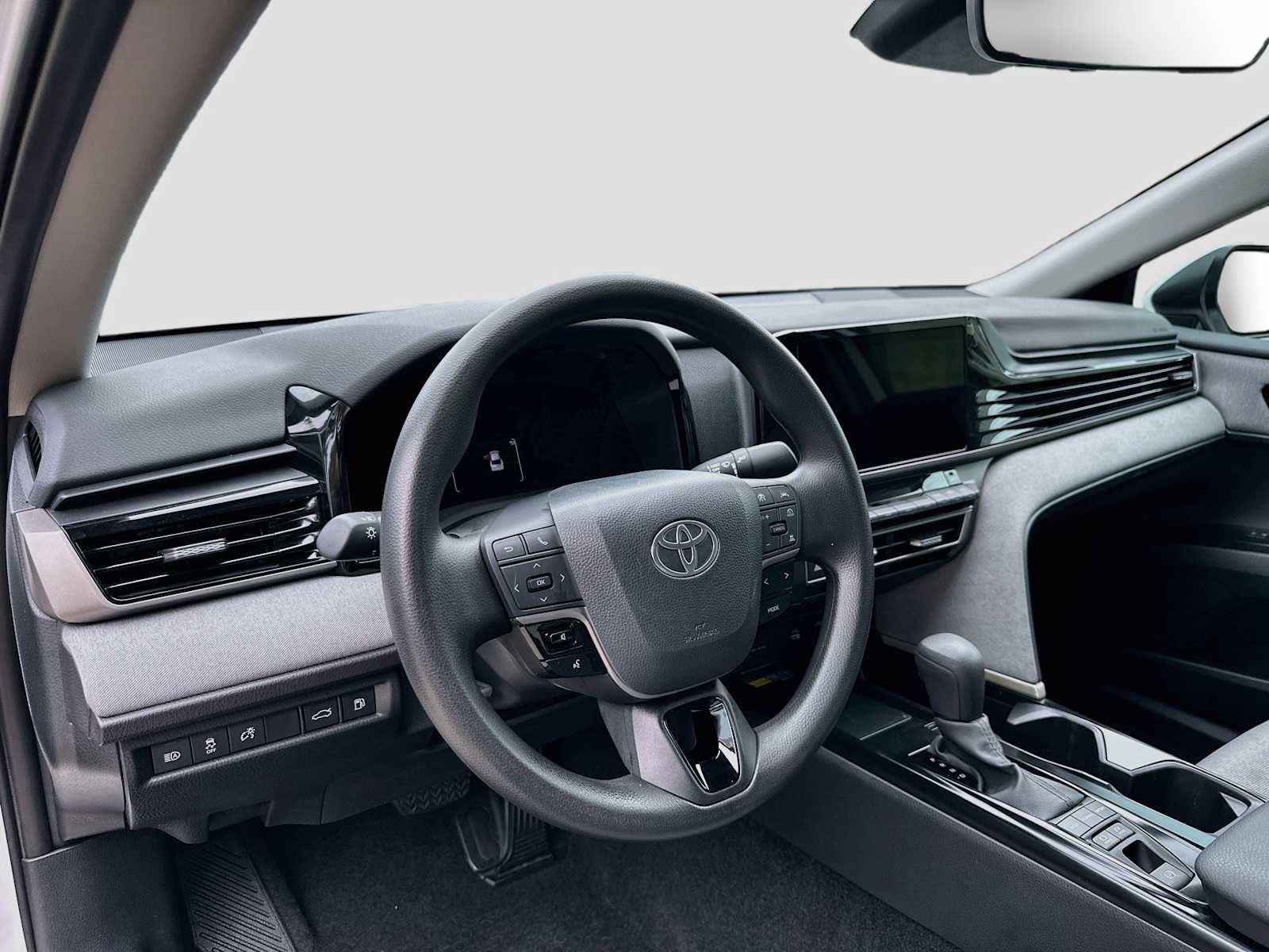 Used 2025 Toyota Camry LE w/ Convenience Package FWD image 9