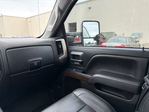 Used 2018 GMC Sierra 2500 Denali w/ Duramax Plus Package AWD/4WD image 18