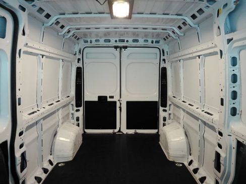 Used 2025 RAM ProMaster 2500 w/ Convenience Group FWD image 19