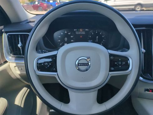 Used 2020 Volvo S60 T6 Momentum image 24