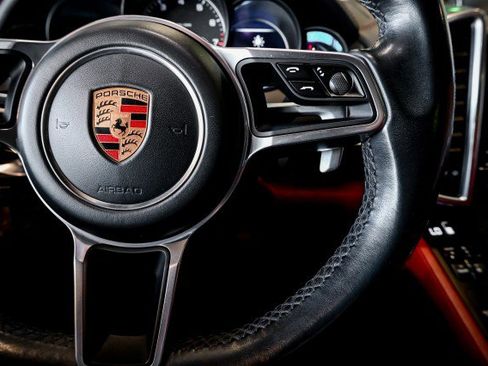 Used 2018 Porsche Cayenne Platinum Edition AWD/4WD image 40