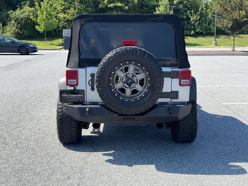 Used 2017 Jeep Wrangler Unlimited Sport w/ Quick Order Package 24S AWD/4WD image 7