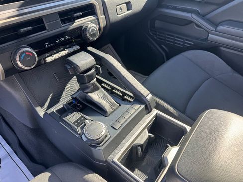 Used 2024 Toyota Tacoma SR5 AWD/4WD image 17