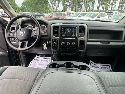 Used 2017 RAM 1500 Express RWD image 23