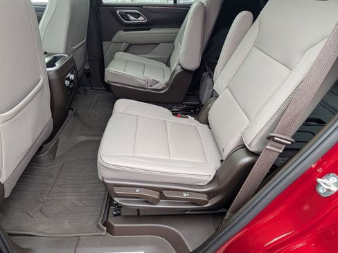 Used 2023 GMC Yukon SLT w/ SLT Premium Package image 12