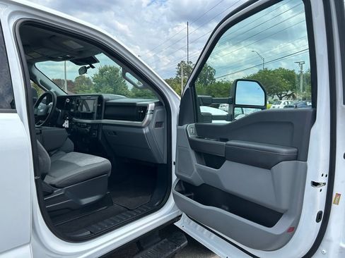 Used 2025 Ford F350 XLT AWD/4WD image 46