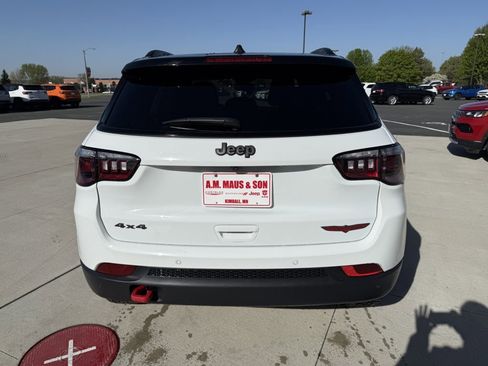 Used 2024 Jeep Compass Trailhawk AWD/4WD image 7