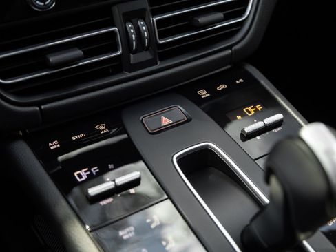 Certified 2026 Porsche Macan AWD/4WD image 25