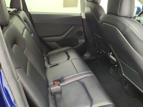 Used 2022 Tesla Model Y Long Range AWD/4WD image 30