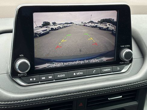 Used 2023 Nissan Rogue SV FWD image 21