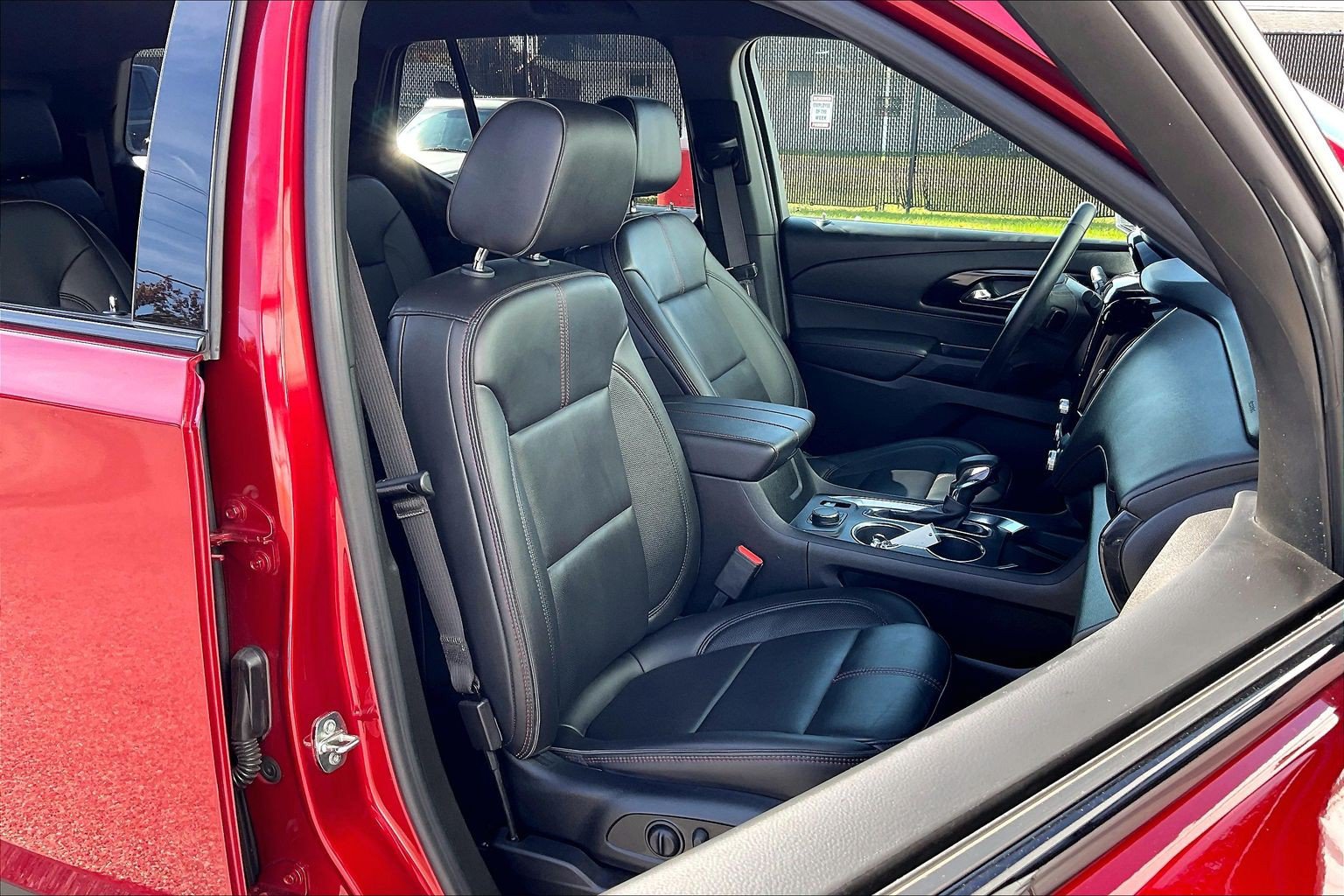 Used 2023 Chevrolet Traverse RS FWD image 9