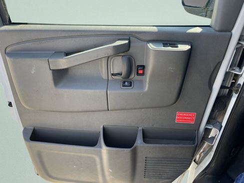 Used 2017 Chevrolet Express 2500 image 22