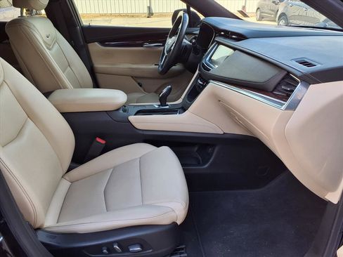 Used 2018 Cadillac XT5 Luxury image 9