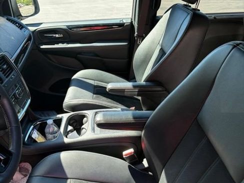 Used 2017 Dodge Grand Caravan SXT w/ Driver Convenience Group FWD image 11