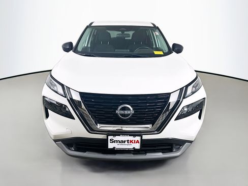 Used 2023 Nissan Rogue S AWD/4WD image 2