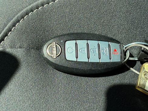 Used 2025 Nissan Altima 2.5 SV FWD image 21