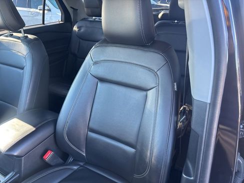 Used 2022 Ford Explorer XLT w/ Equipment Group 202A image 14