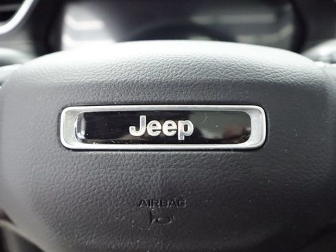 Certified 2023 Jeep Grand Cherokee Limited w/ Black Appearance Package AWD/4WD image 22