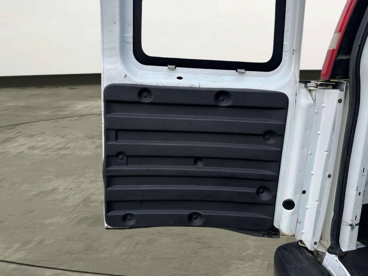 Used 2014 Chevrolet Express 2500 RWD image 15