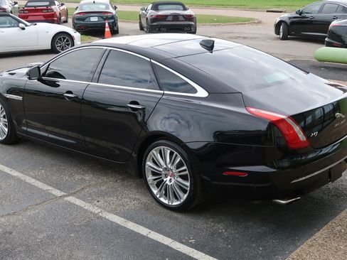 Used 2017 Jaguar XJ R-Sport image 13