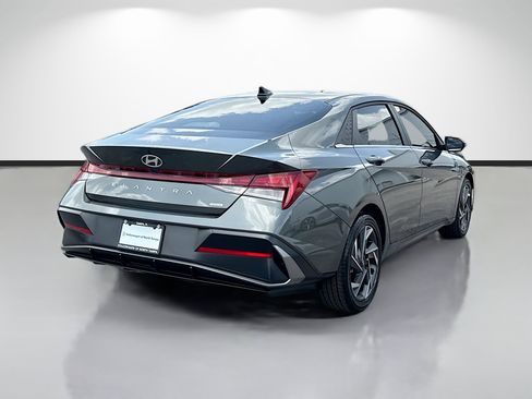 Used 2025 Hyundai Elantra Limited FWD image 3