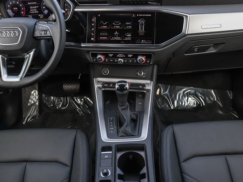 New 2025 Audi Q3 2.0T Premium image 17