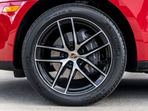 Certified 2024 Porsche Macan image 12