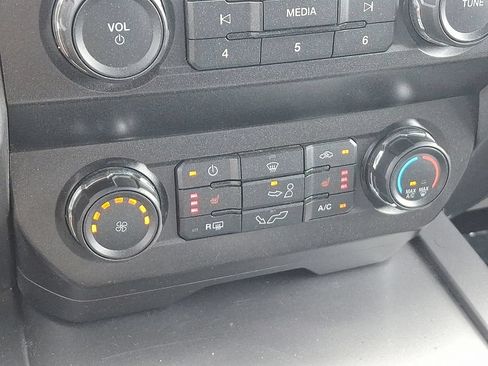 Used 2019 Ford F150 XLT w/ Equipment Group 302A Luxury AWD/4WD image 16
