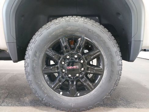 New 2026 GMC Sierra 2500 AT4 w/ AT4 Premium Plus Package AWD/4WD image 34