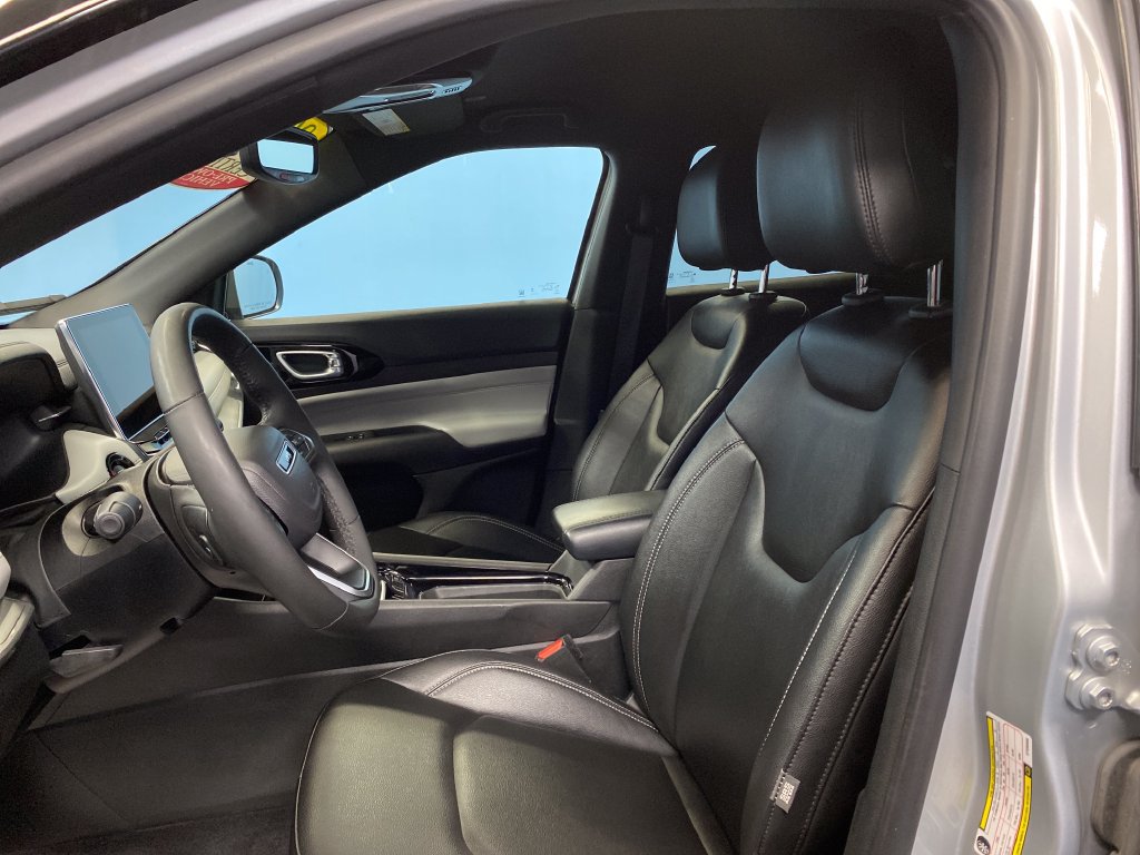 Certified 2025 Jeep Compass Limited AWD/4WD image 11
