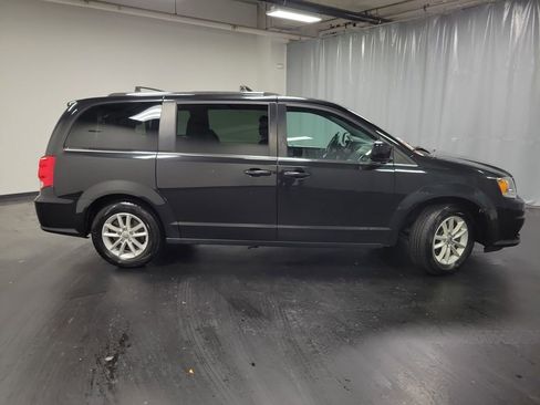 Used 2019 Dodge Grand Caravan SXT image 10