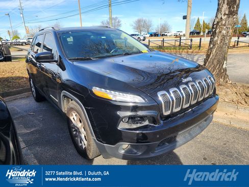 Used 2017 Jeep Cherokee Latitude w/ Comfort/Convenience Group image 1