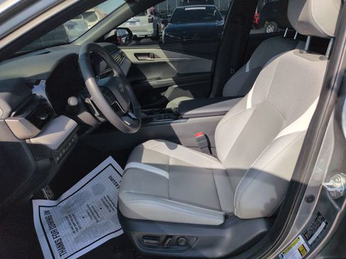 Certified 2025 Toyota Camry SE w/ Convenience Package FWD image 9