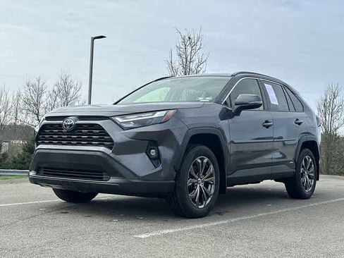 Used 2023 Toyota RAV4 XLE Premium image 20