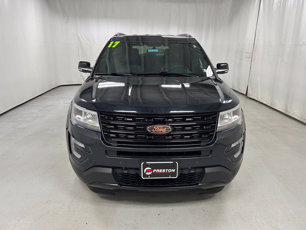 Used 2017 Ford Explorer XLT w/ Equipment Group 202A AWD/4WD image 3