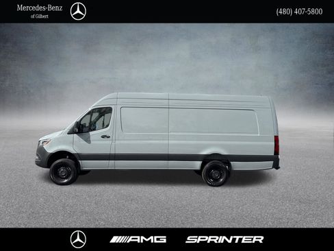 Used 2024 Mercedes-Benz Sprinter 2500 image 3