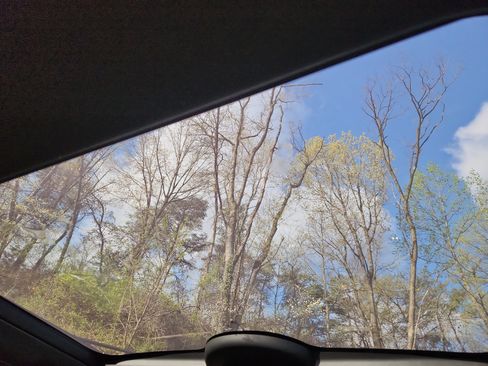 Certified 2025 Land Rover Discovery S image 28