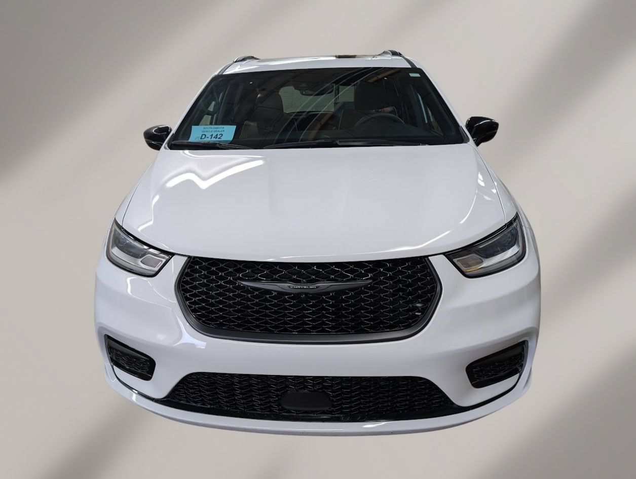 Used 2025 Chrysler Pacifica Limited FWD image 3
