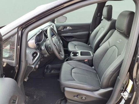 New 2026 Chrysler Pacifica Select w/ S Appearance Package image 19