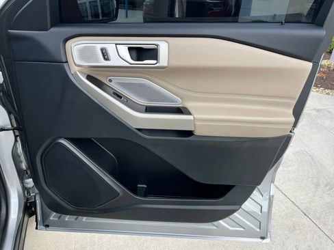 Used 2023 Ford Explorer Limited w/ Limited Technology Package RWD image 31