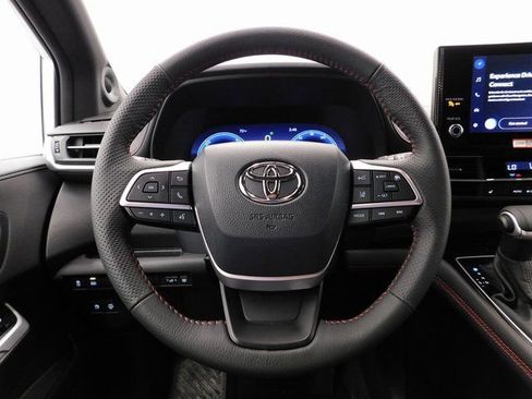 Used 2025 Toyota Sienna XSE image 38