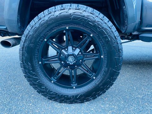 Used 2017 Toyota Tacoma TRD Sport w/ Premium & Technology Package image 27