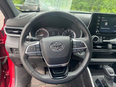 Used 2022 Toyota Highlander XSE AWD/4WD image 13