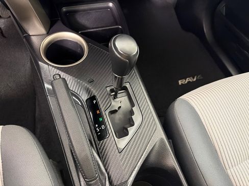 Used 2015 Toyota RAV4 LE image 17