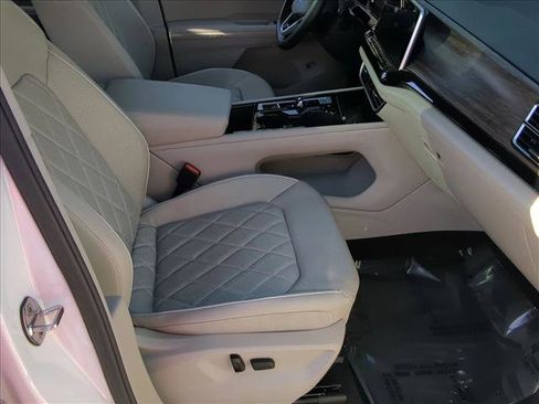 Used 2024 Volkswagen Atlas SEL Premium R-Line image 23